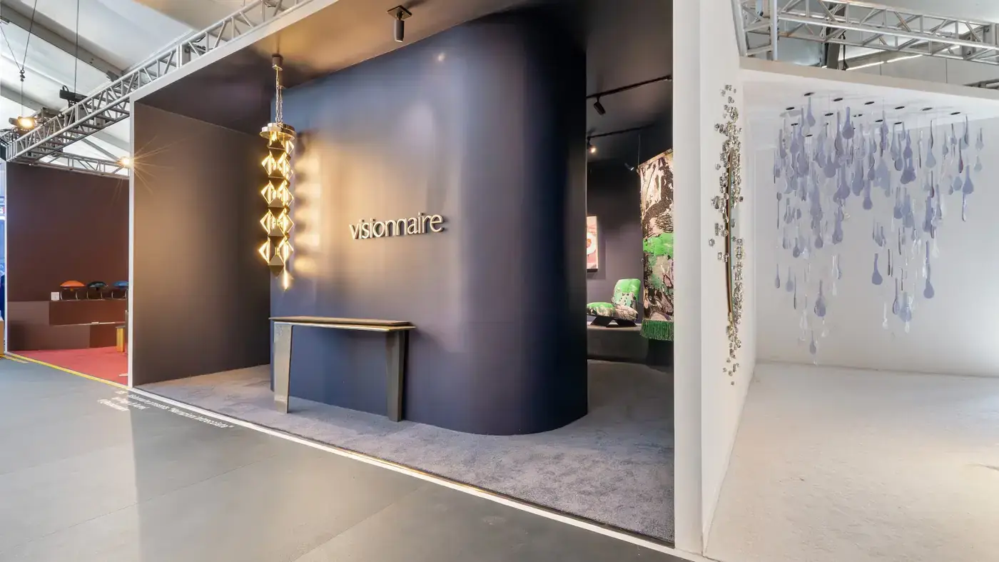 Curved navy wall at the Visionnaire booth
