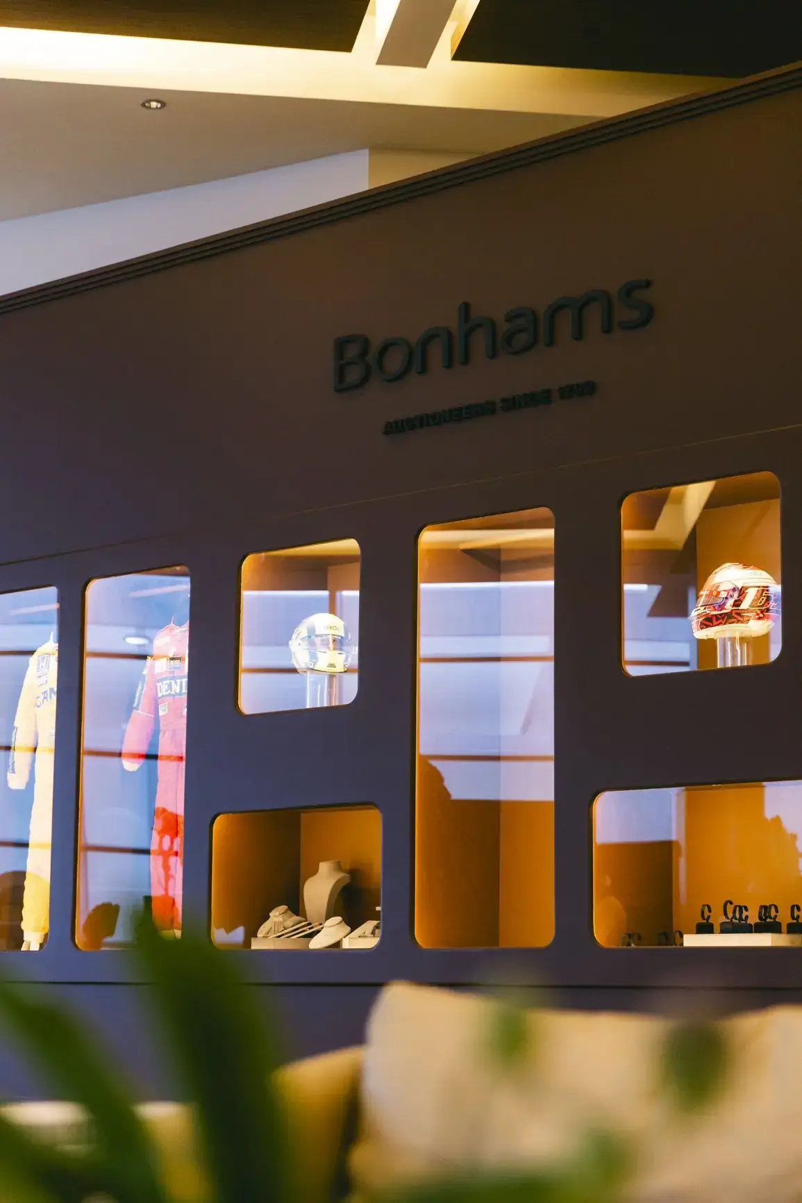 Display cases, vertical view