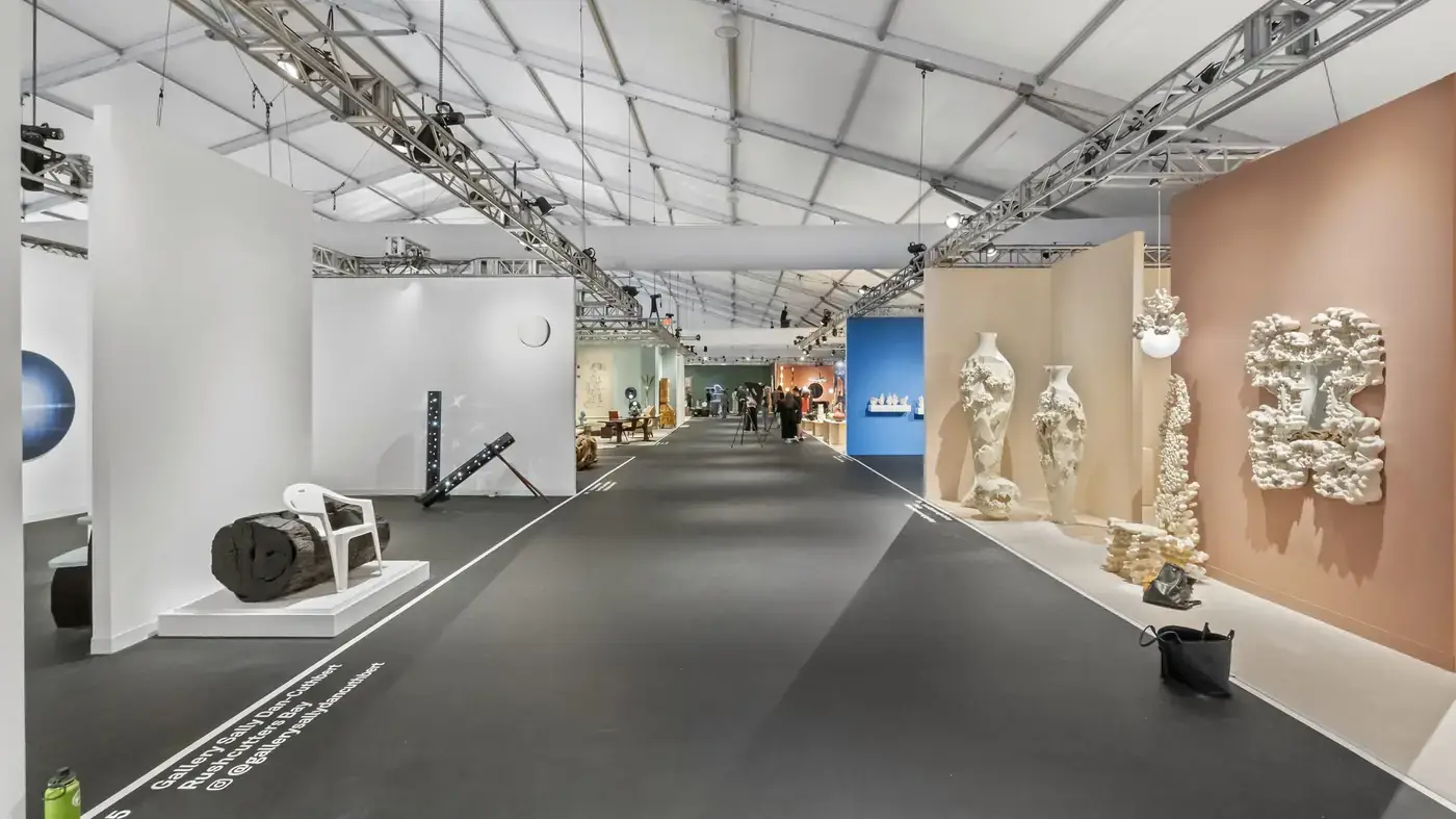 Fair aisle between exhibitor spaces